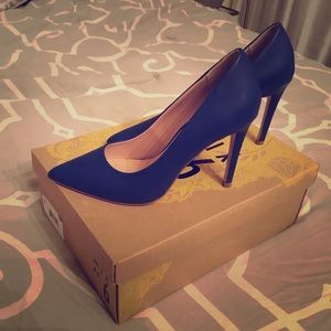 Blue matte heels